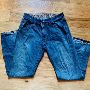 Express Kingston 34x32